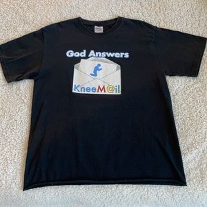 Fruit of the loom heavy cotton T-shirt size medium GOD ANSWERS KNEE M@IL